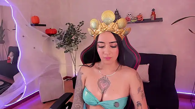 Snapshot of EmmyEvans1 chatting on October 1, 7:51 pm EmmyEvans1 online show from October 1, 7:51 pm