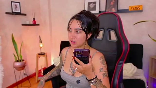 EmmyEvans1 online show from February 12, 5:23 pm