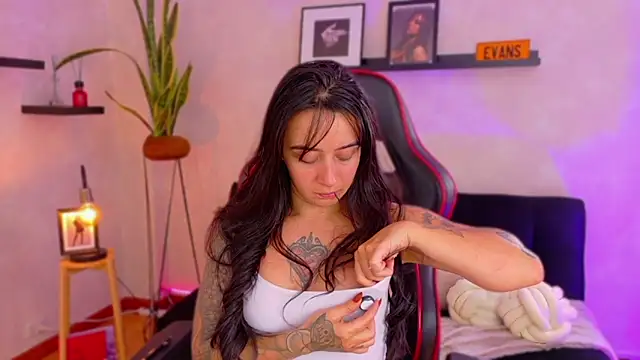 EmmyEvans1 online show from February 21, 7:38 pm