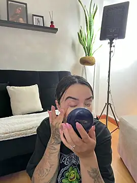 EmmyEvans1 online show from March 14, 3:40 pm