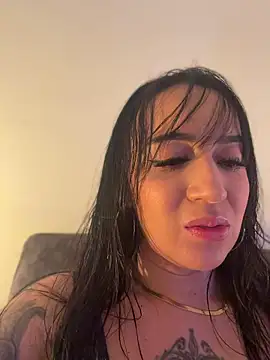 EmmyEvans1 online show from May 15, 7:45 pm
