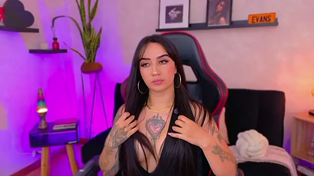 EmmyEvans1 online show from February 4, 7:42 pm