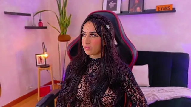 EmmyEvans1 online show from February 18, 7:32 pm