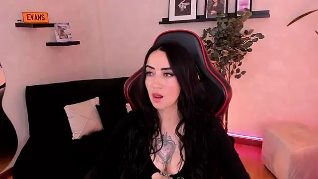 Snapshot of EmmyEvans1 chatting on November 10, 7:41 pm EmmyEvans1 online show from November 10, 7:41 pm