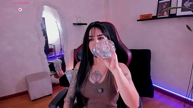 EmmyEvans1 online show from January 6, 7:40 pm