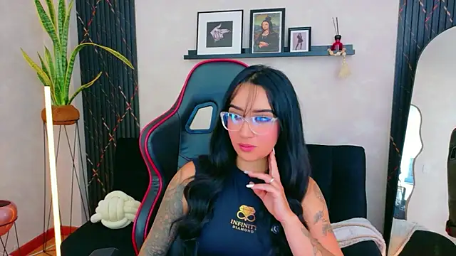 EmmyEvans1 online show from May 12, 7:53 pm