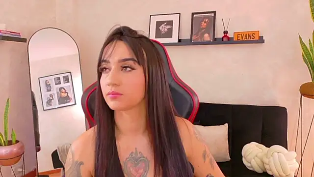 EmmyEvans1 online show from February 26, 7:25 pm