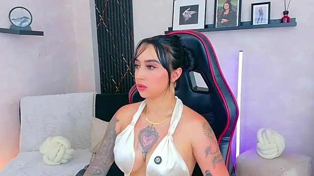 EmmyEvans1 online show from June 1, 7:46 pm