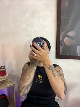 EmmyEvans1 online show from February 14, 7:58 pm