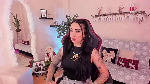 Snapshot of EmmyEvans1 chatting on November 19, 7:47 pm EmmyEvans1 online show from November 19, 7:47 pm