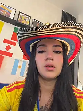 Snapshot of EmmyEvans1 chatting on July 7, 11:30 pm EmmyEvans1 online show from July 7, 11:30 pm
