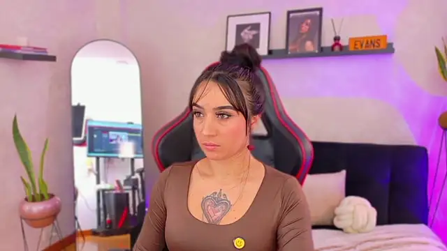 EmmyEvans1 online show from February 23, 7:36 pm