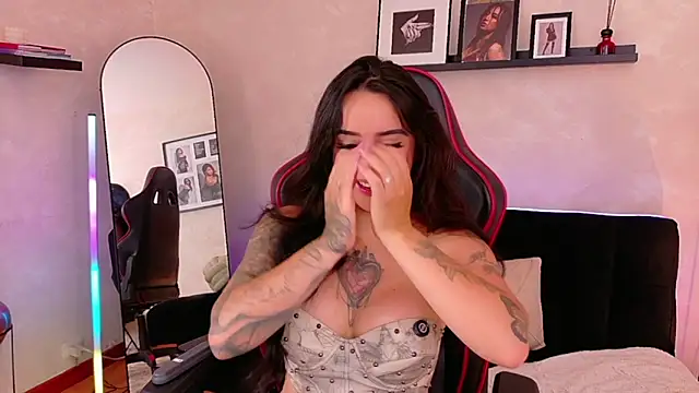 EmmyEvans1 online show from April 1, 7:33 pm