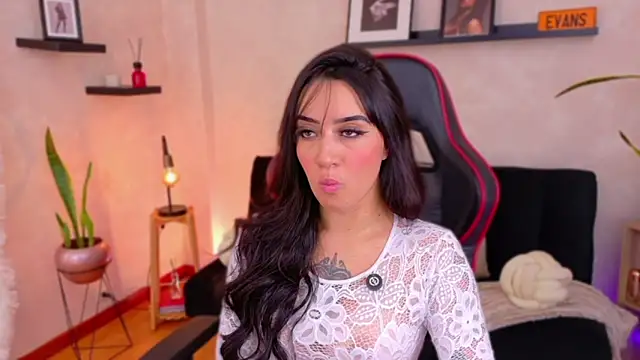 EmmyEvans1 online show from February 17, 7:44 pm