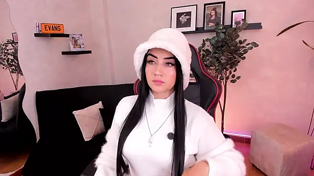 Snapshot of EmmyEvans1 chatting on November 6, 7:29 pm EmmyEvans1 online show from November 6, 7:29 pm