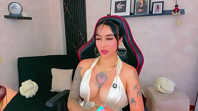 EmmyEvans1 online show from May 14, 7:44 pm