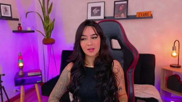 EmmyEvans1 online show from February 5, 7:43 pm