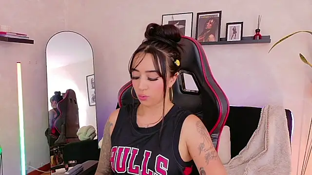 EmmyEvans1 online show from April 3, 7:31 pm