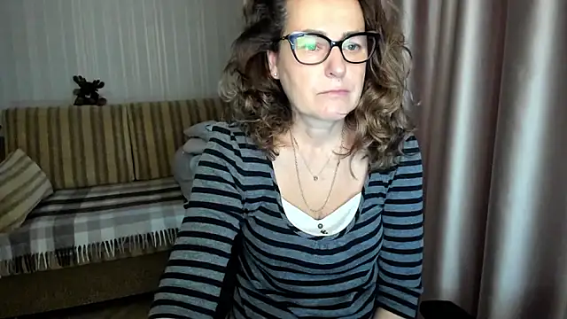 lauraoven online show from November 27, 8:04 am