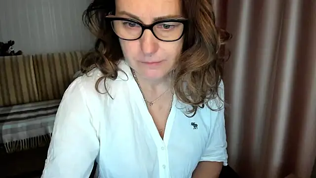 lauraoven online show from December 15, 10:32 am