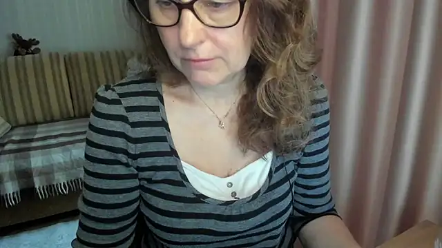 lauraoven online show from March 19, 7:30 am