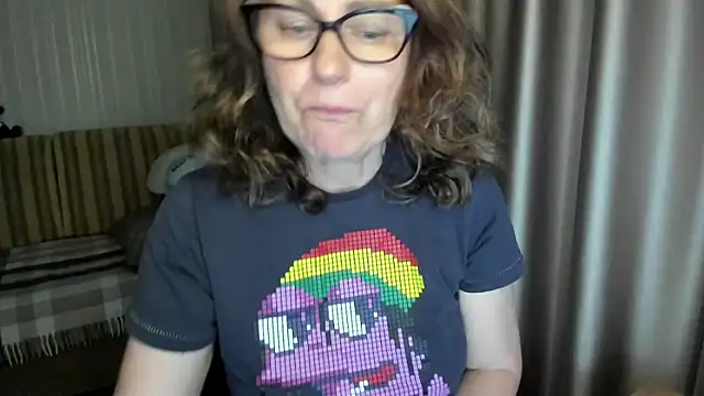 lauraoven online show from May 13, 6:26 pm