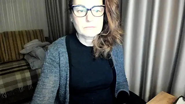 lauraoven online show from February 18, 5:42 pm