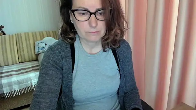 lauraoven online show from May 8, 7:45 am