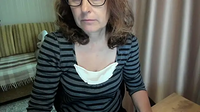 lauraoven online show from June 18, 10:42 am