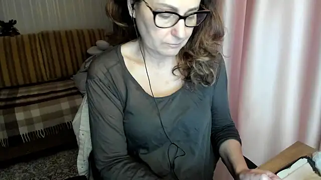 lauraoven online show from February 3, 12:21 pm