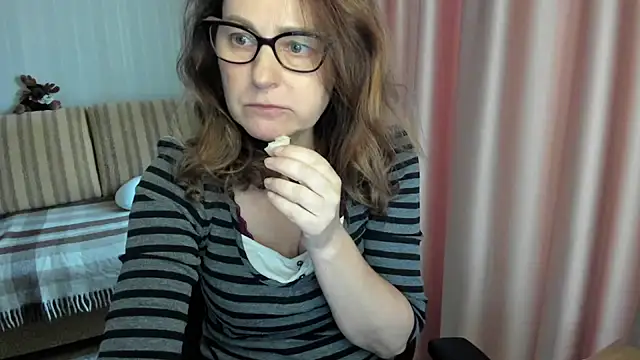 lauraoven online show from March 10, 2:43 pm