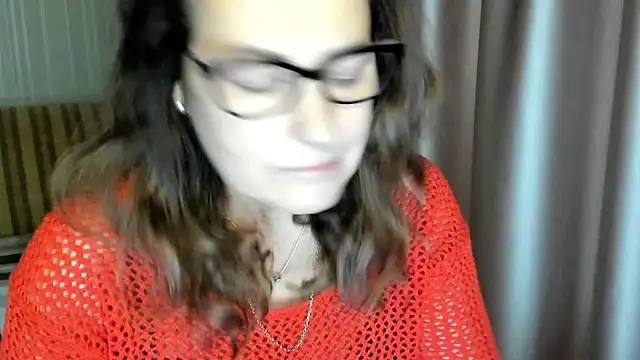 lauraoven online show from November 1, 7:57 am