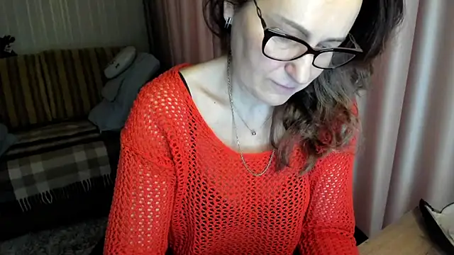 lauraoven online show from February 9, 7:50 am