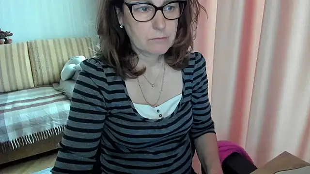 lauraoven online show from May 3, 9:58 am