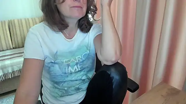 lauraoven online show from July 15, 6:42 am