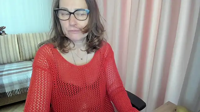 lauraoven online show from May 2, 1:05 pm
