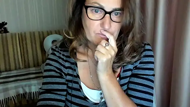 lauraoven online show from October 1, 2:21 pm