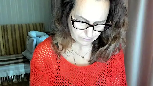 lauraoven online show from November 8, 10:30 am