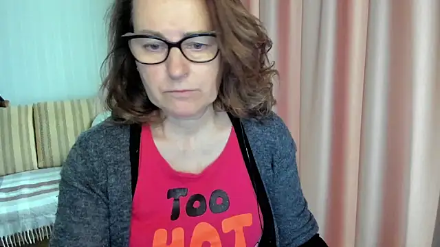 lauraoven online show from May 15, 8:01 am