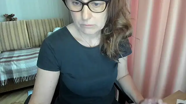 lauraoven online show from March 22, 2:40 pm