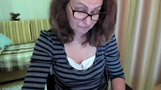 lauraoven online show from June 19, 8:20 am