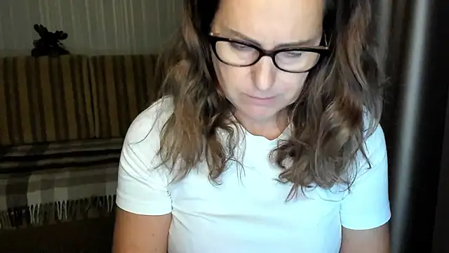 lauraoven online show from October 28, 2:16 pm