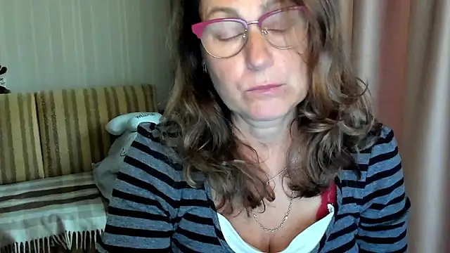 lauraoven online show from October 2, 9:12 am