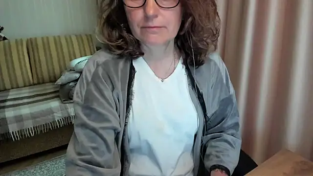lauraoven online show from May 30, 7:47 am