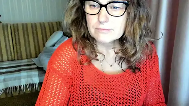 lauraoven online show from October 31, 8:00 am