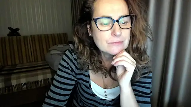 lauraoven online show from November 29, 3:12 pm