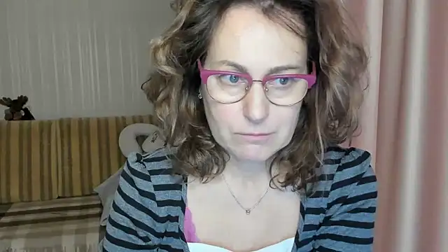 lauraoven online show from March 18, 9:34 am