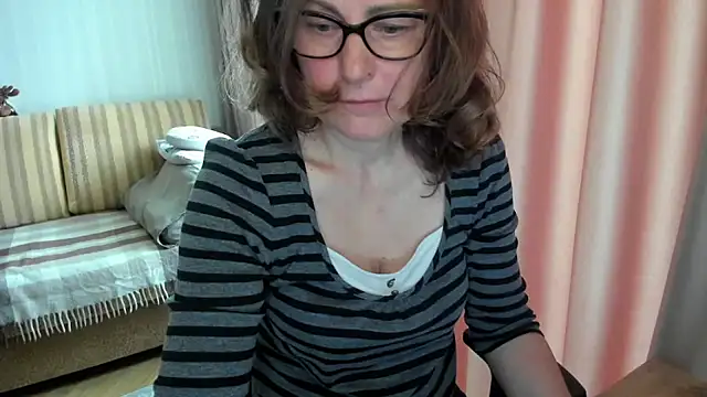 lauraoven online show from May 10, 8:07 am