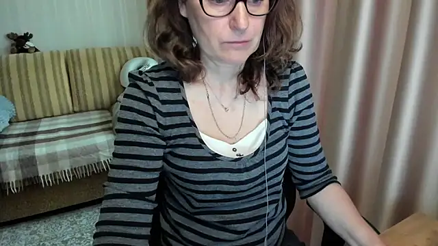 lauraoven online show from May 29, 7:14 am