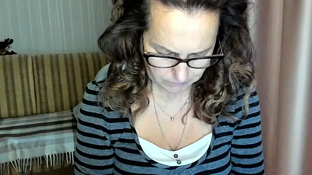 lauraoven online show from October 24, 7:29 am